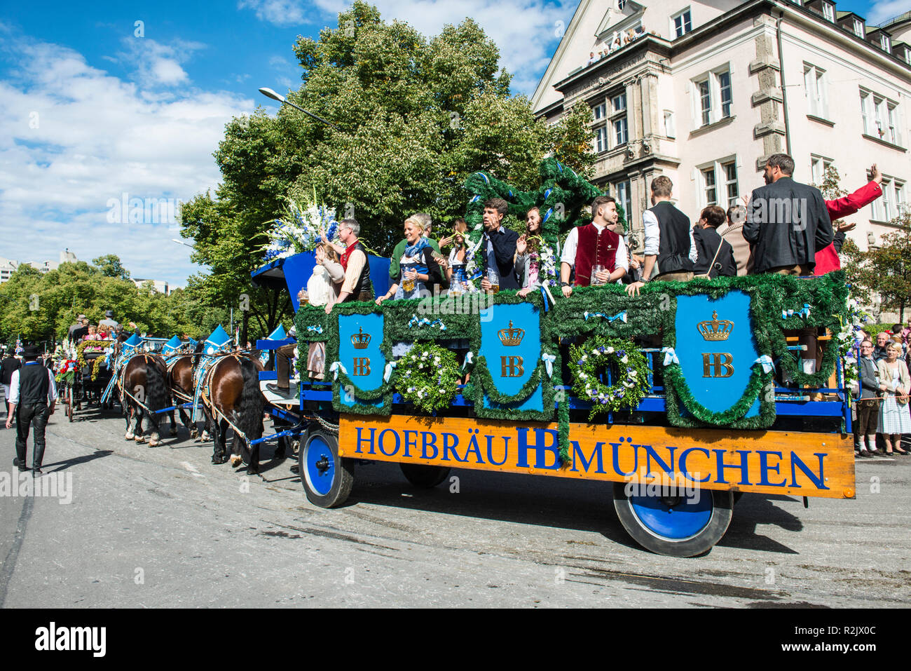 Traditionelle Eintrag des Oktoberfestes Hosts auf dem Münchner Oktoberfest Stockfoto