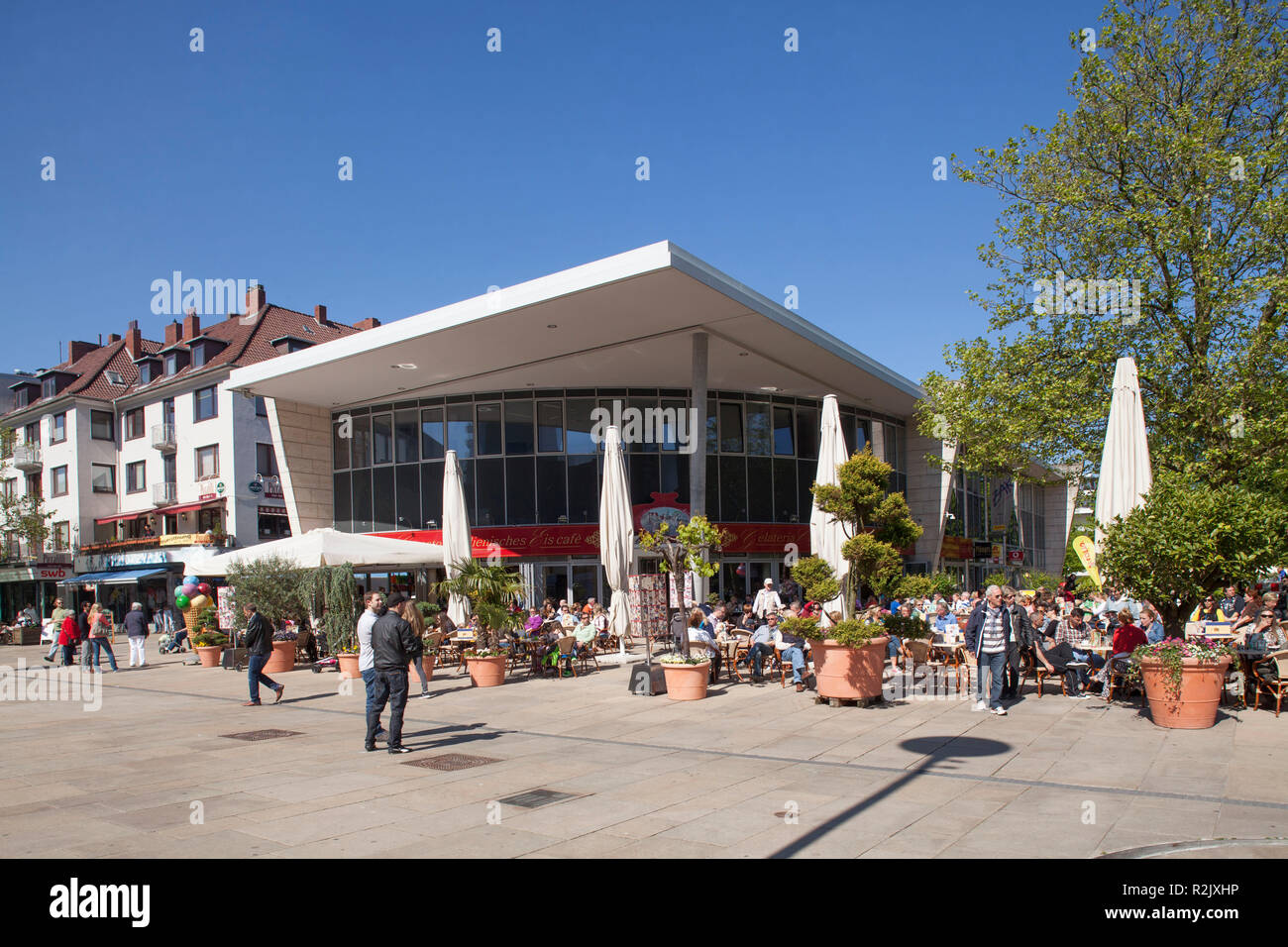 Bürger Einkaufsstraße, BürgermeisterSmidtStraße mit Cafe, Bremerhaven
