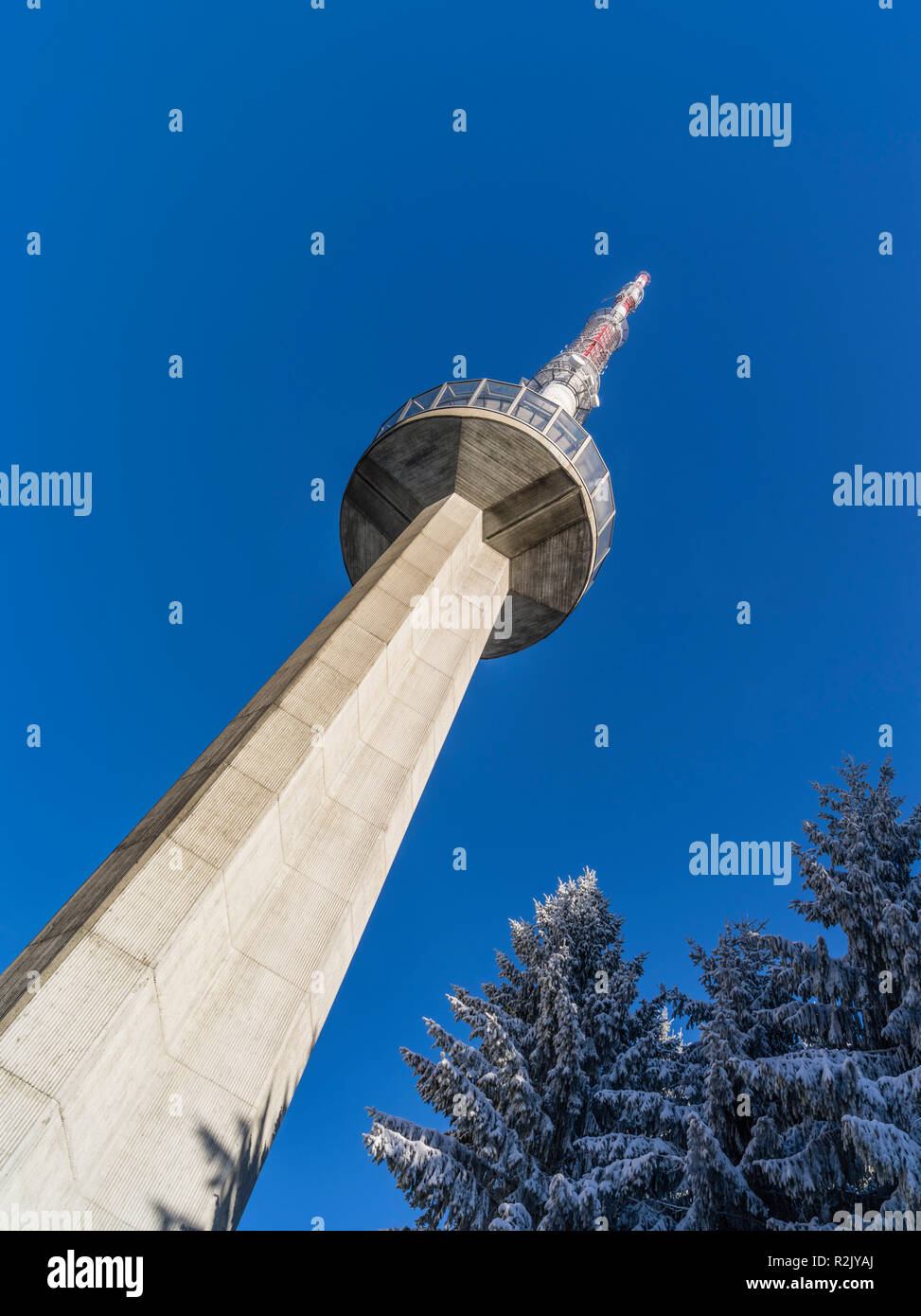 Swisscom TV Tower Sendemast auf dem Uetliberg bei Zürich Stockfoto