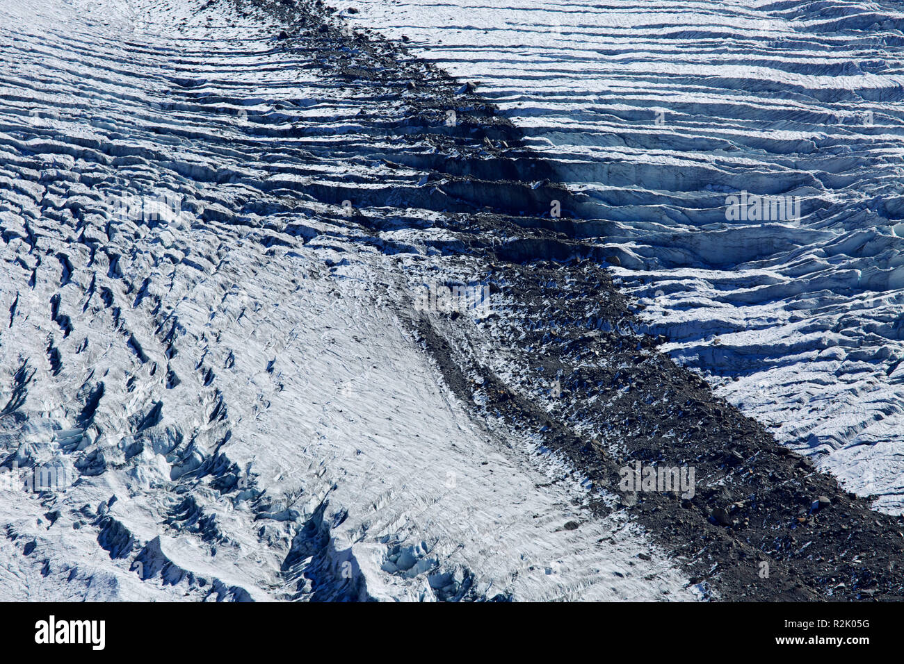 Blick vom Gornergrat auf den zentralen Moräne auf dem Gornergletscher. Stockfoto