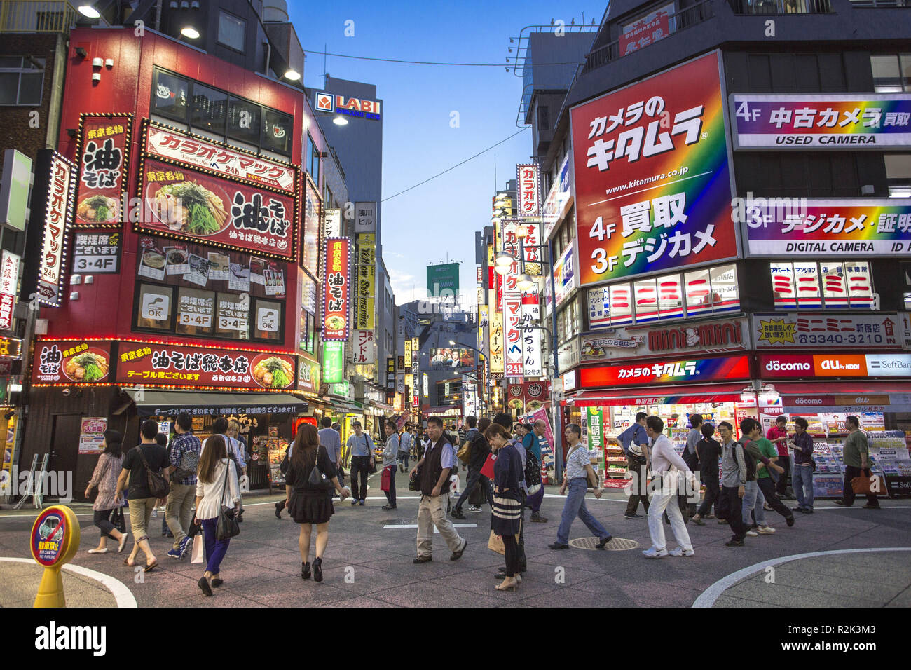 Fußgänger auf der elektronischen Stadt in Tokio, Stockfoto