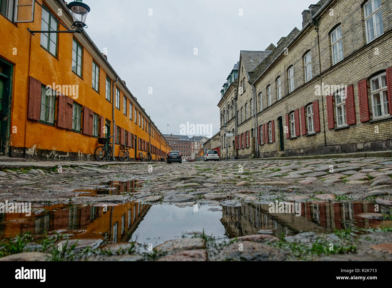 Gelbe Reihe Häuser am Nyboder, Kopenhagen, Dänemark Stockfoto