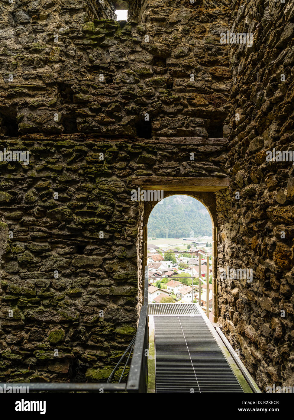 Ruine Des Resti Turms In Meiringen Im Berner Oberland Stockfotos und ...