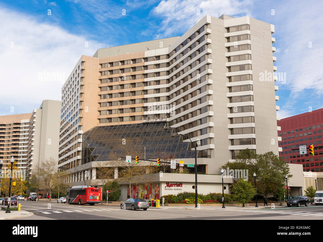 CRYSTAL CITY, Virginia, USA - Crystal Gateway Marriott Hotel in Crystal City, Lage des Amazon HQ 2 in Arlington County. Stockfoto