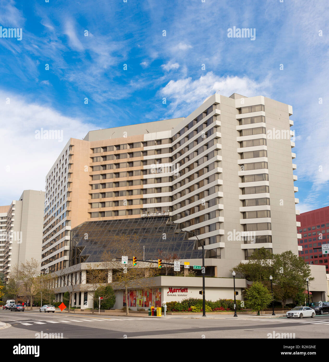 CRYSTAL CITY, Virginia, USA - Crystal Gateway Marriott Hotel in Crystal City, Lage des Amazon HQ 2 in Arlington County. Stockfoto