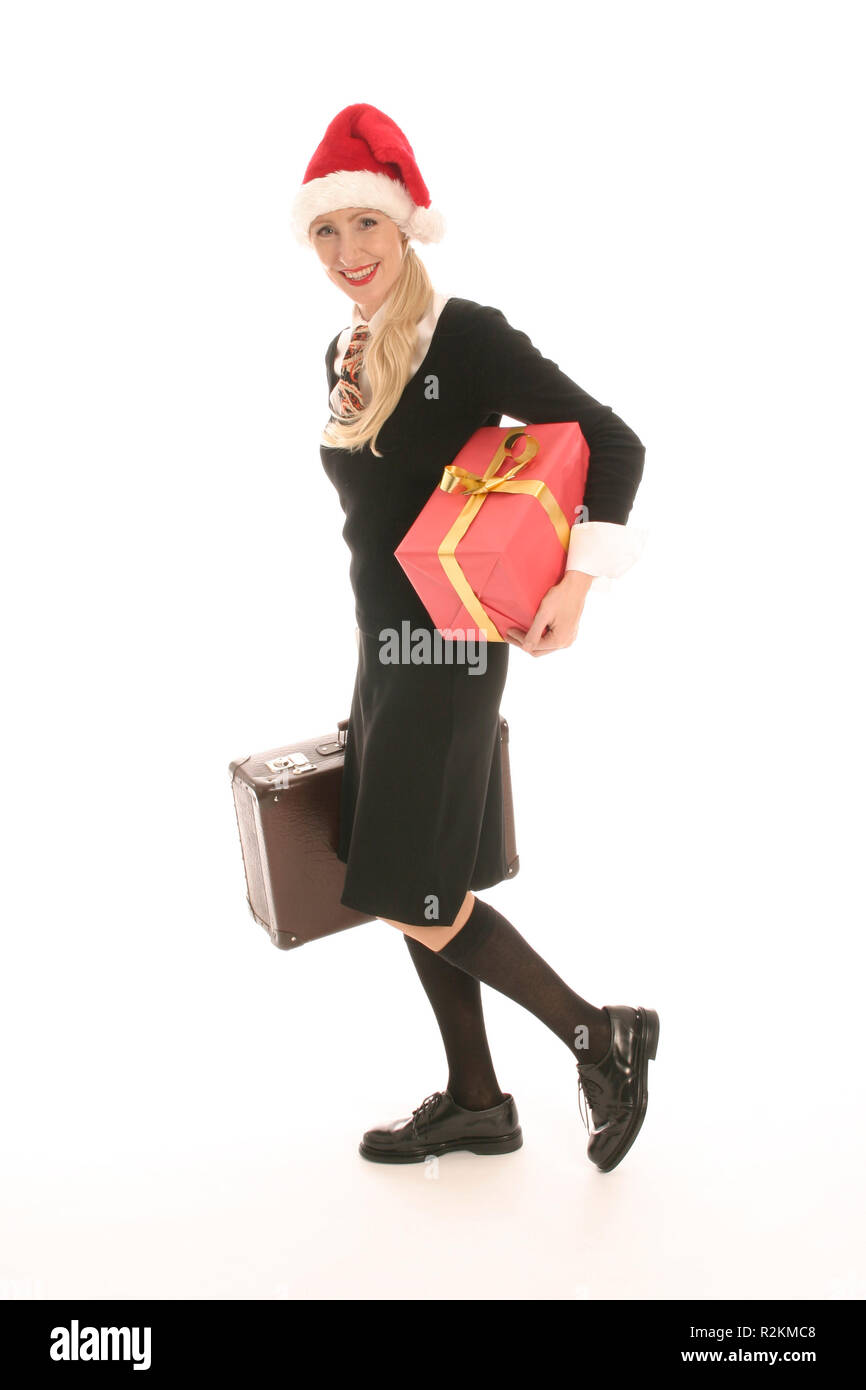 Junge Frau mit stocking Cap und Koffer Stockfoto