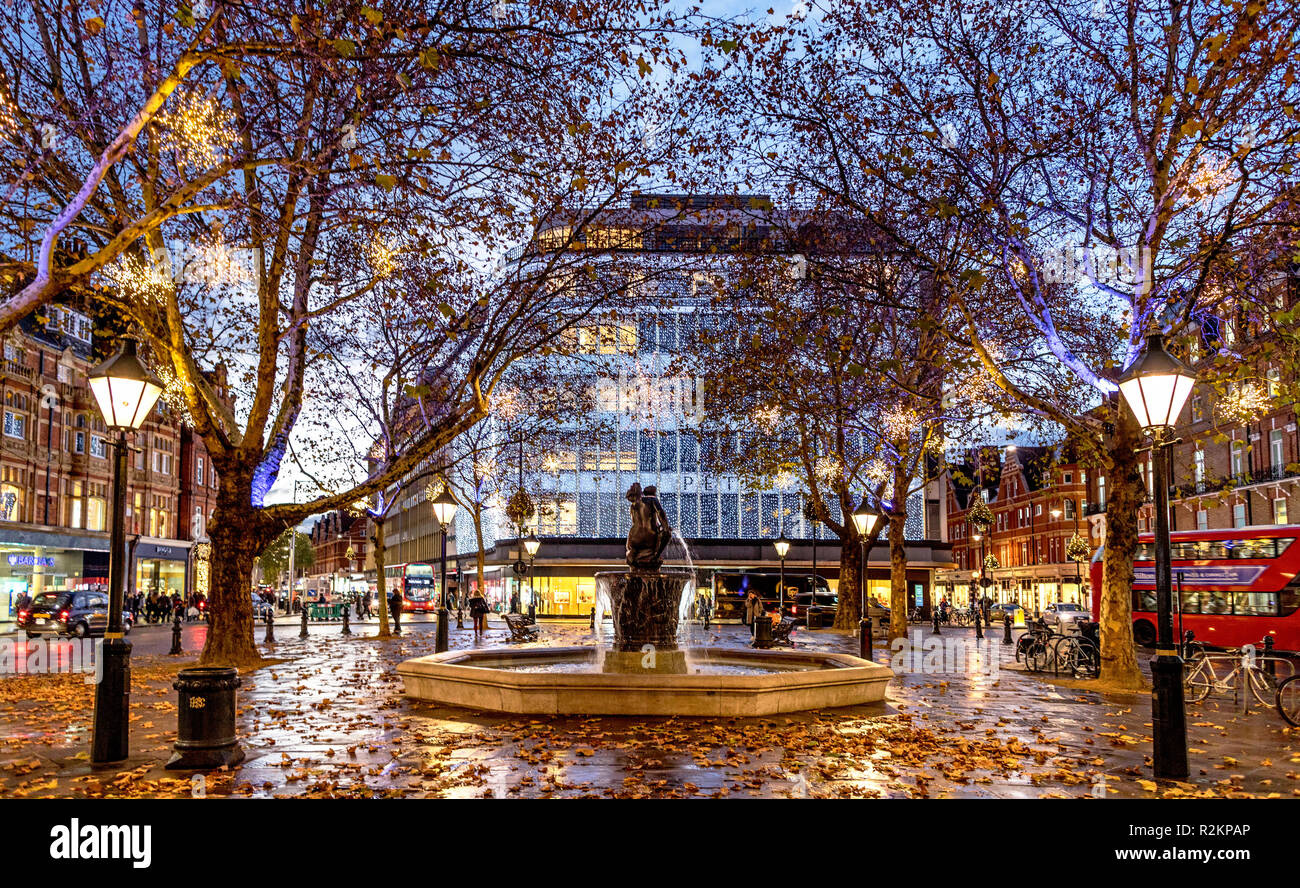 Weihnachten Lichter in der Nacht Sloane Square London, Großbritannien Stockfoto