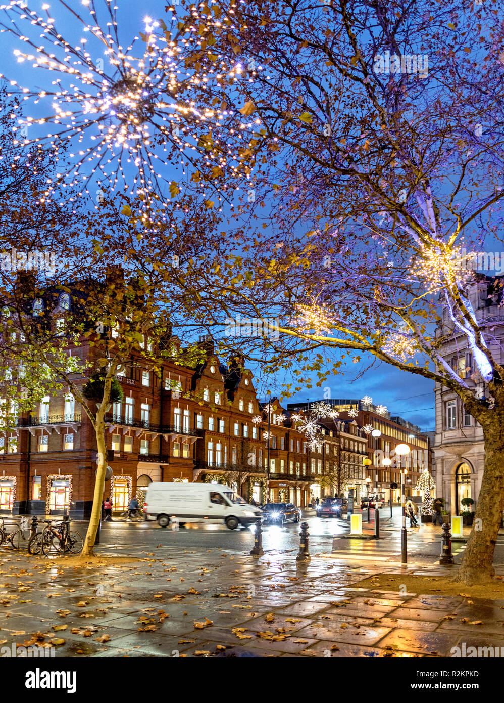 Weihnachten Lichter in der Nacht Sloane Square London, Großbritannien Stockfoto