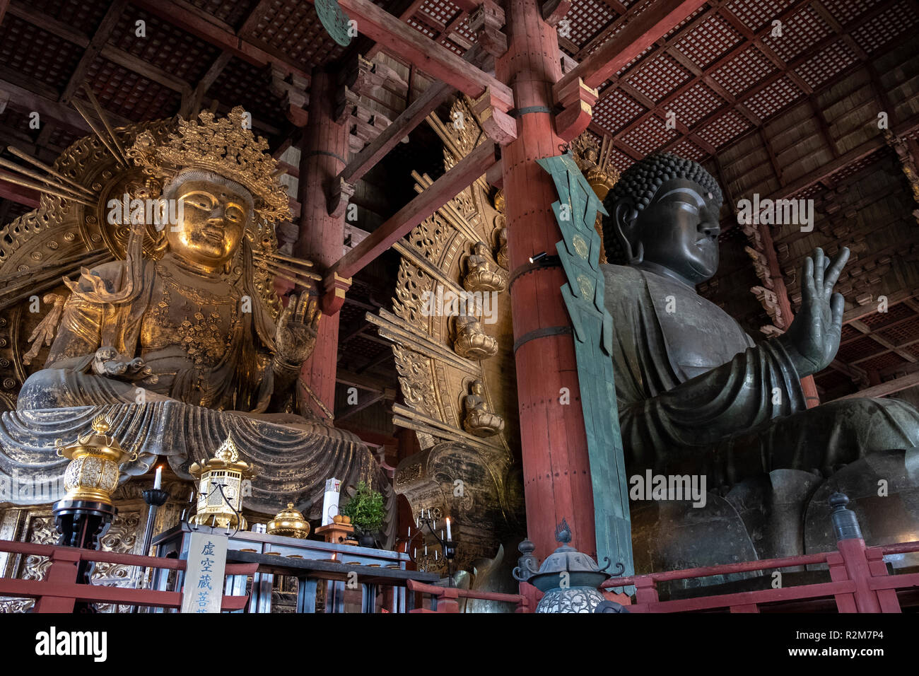 Die fünfzehn Fuß Big Buddha im Inneren des Todaiji Tempel in Nara, Japan Stockfoto