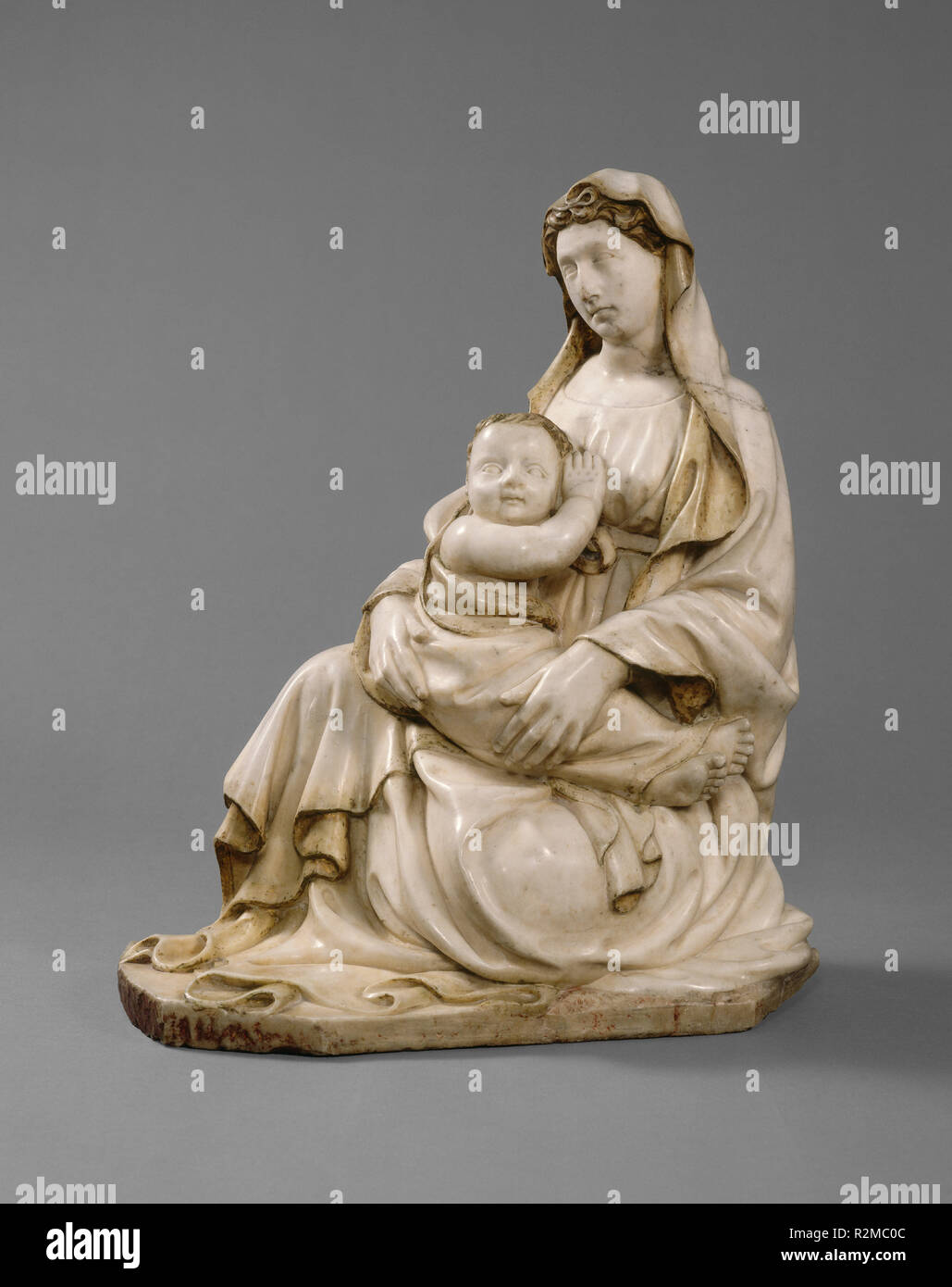 Die Madonna der Demut. Vom: C. 1400. Maße: gesamt: 58,4 x 48,8 x 28,3 cm (23 x 19 3/16 x 11 1/8 in.). Medium: Marmor, Spuren der Vergoldung. Museum: Nationalgalerie, Washington DC. Autor: Jacopo Della Quercia. Stockfoto