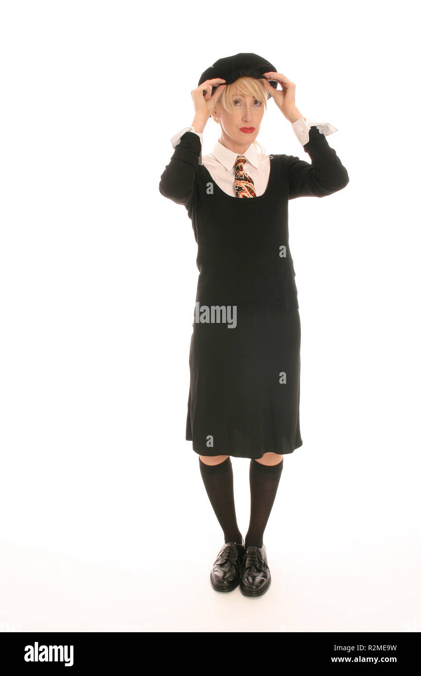 Junge, blonde Frau mit baskischen Baskenmütze Stockfoto