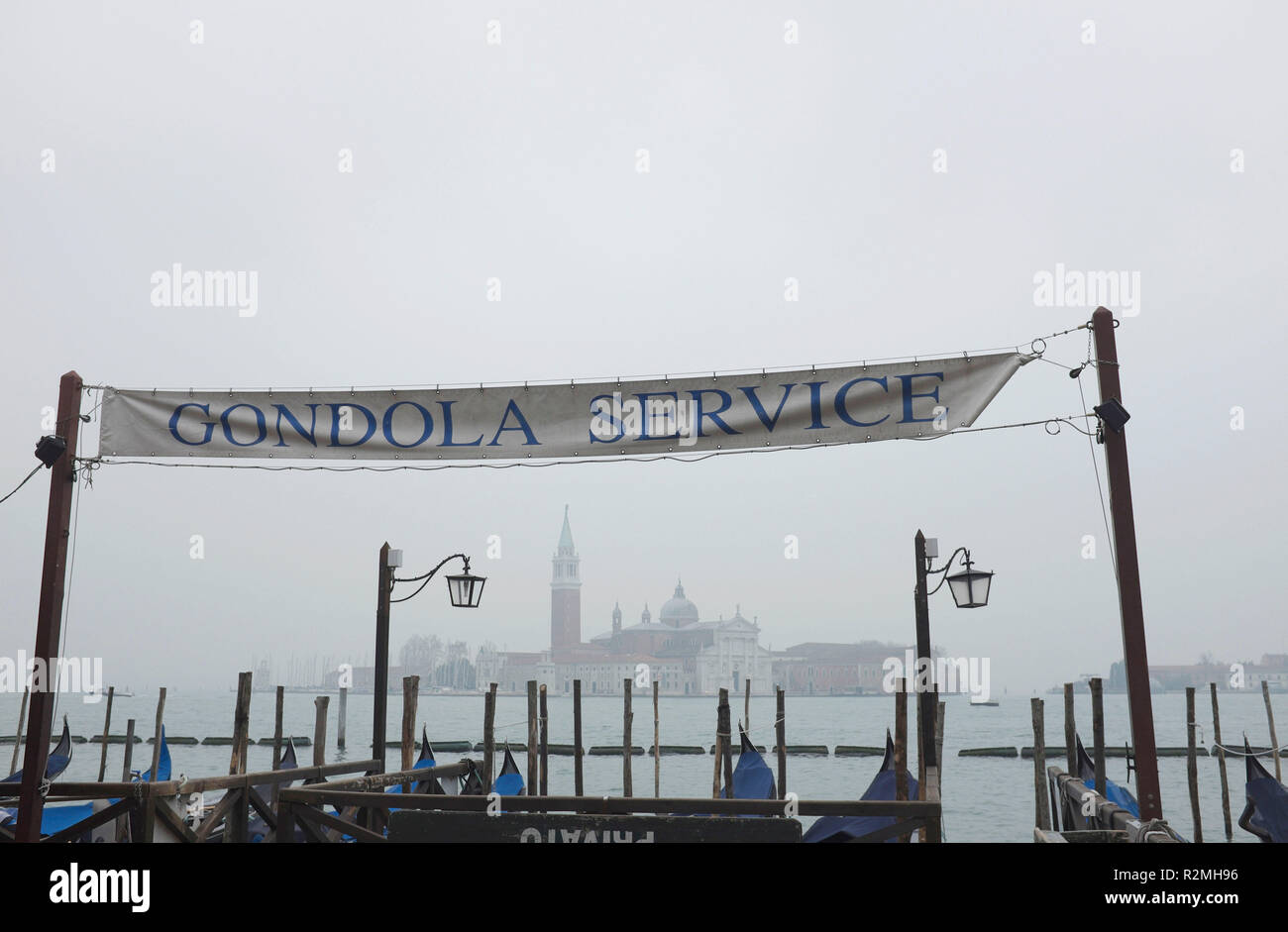 Venedig, Gondeln, Pier, Blick von San Giorgio Maggiore Stockfoto