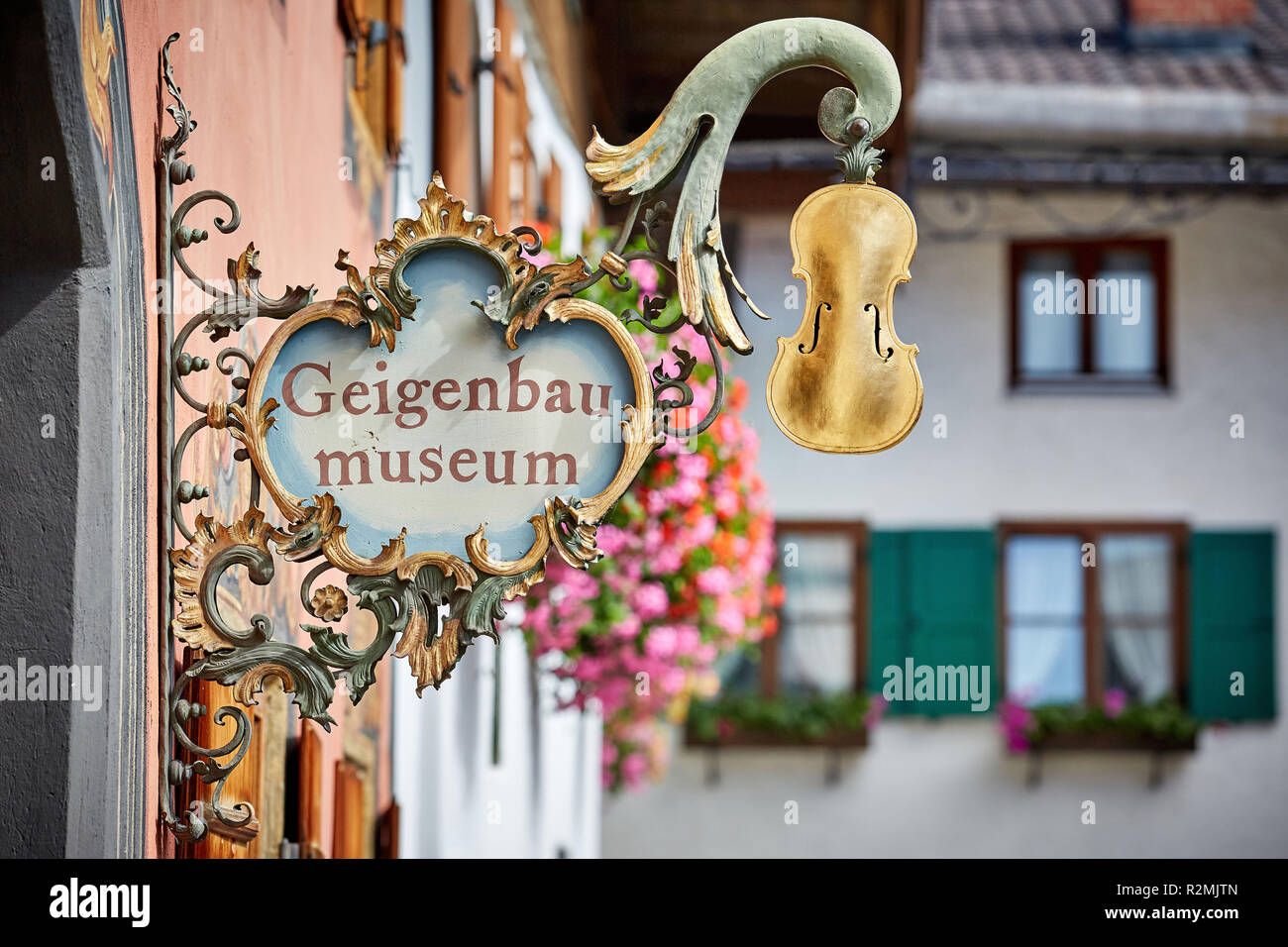 Schild am Geigenbau museum Mittenwald Stockfoto