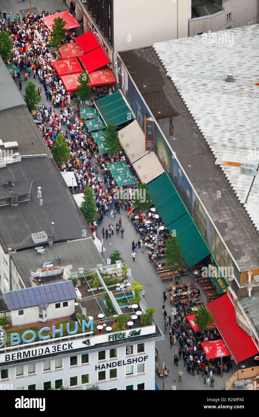 Bermuda Dreieck, Partymeile, Public Viewing Eröffnungsspiel Deutschland - Australien 4:0 WC 2010, Bochum, Ruhrgebiet, Nordrhein-Westfalen, Deutschland, Europa, Luftaufnahme, Stockfoto