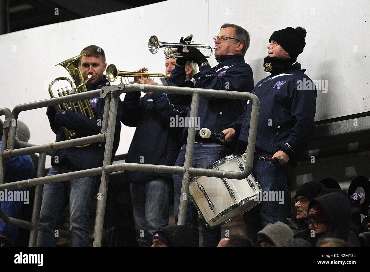 Die England Band während der internationalen Freundschaftsspiel zwischen England U20 und U20 an JobServe Gemeinschaft Stadion am 19. November 2018 in Colchester, England. (Foto von Matt Bradshaw/phcimages.com) Stockfoto