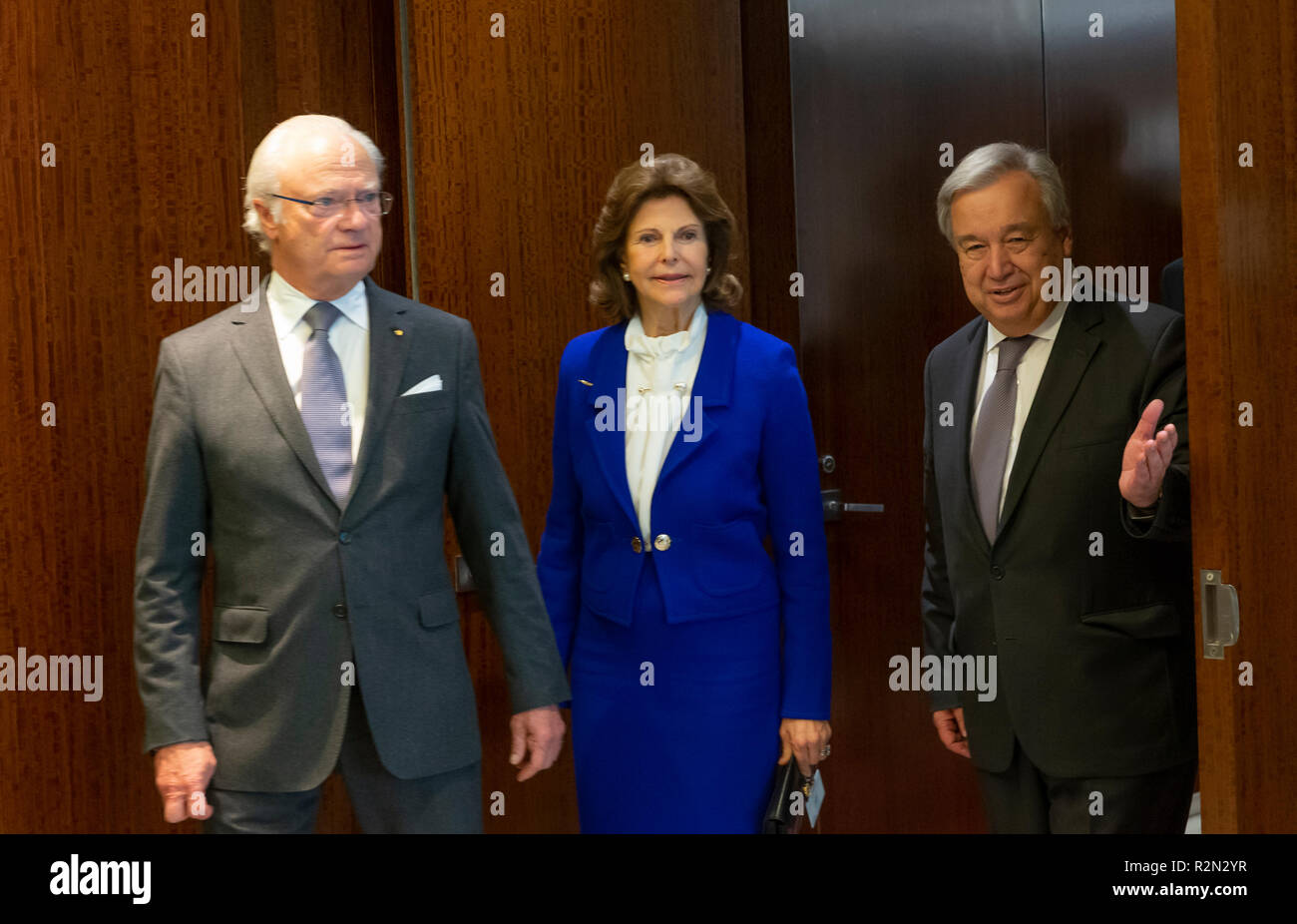 New York, Vereinigte Staaten. 19 Nov, 2018. New York, NY - 19. November 2018: Generalsekretär der Vereinten Nationen, Antonio Guterres erfüllt Seine Majestät König Carl XVI Gustaf und Ihrer Majestät Königin Silvia von Schweden im UN-Hauptquartier Credit: Lev radin/Alamy leben Nachrichten Stockfoto