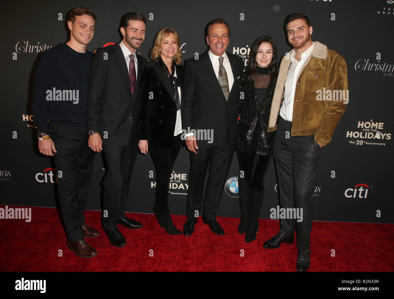 Los Angeles, CA, USA. 18 Nov, 2018. 18. November 2018 - Los Angeles, Kalifornien - Sara Foster, Rick Caruso, Tina Caruso, Greg Caruso, Gianna Caruso, Alex, Justin Caruso Caruso. Die Waldung Weihnachtsbaum Beleuchtung. Photo Credit: F. Sadou/AdMedia Credit: F. Sadou/AdMedia/ZUMA Draht/Alamy leben Nachrichten Stockfoto