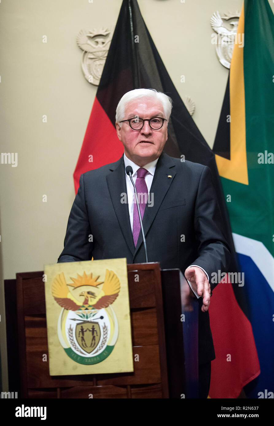 Kapstadt, Südafrika. 20 Nov, 2018. Nach seinen Gesprächen mit dem südafrikanischen Präsidenten Ramaphosa, Bundespräsident Dr. Frank-Walter Steinmeier wird auf einer Pressekonferenz in Tuynhuys, die Kapstadt Sitz des südafrikanischen Präsidenten sprechen. Präsident Steinmeier und seine Frau sind auf einem Staatsbesuch in Südafrika anlässlich einer viertägigen Reise nach Afrika. Quelle: Bernd von Jutrczenka/dpa/Alamy leben Nachrichten Stockfoto