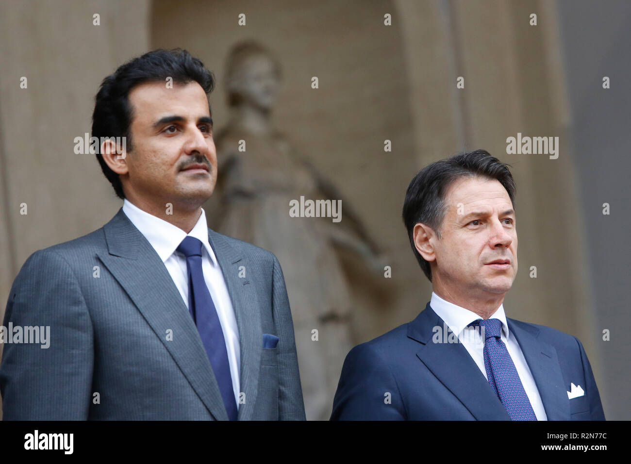 Rom, Italien. 20. November 2018. Italienische Premier Giuseppe Conte, rechts, begrüßt die Katar Emir Scheich Tamim Bin Hamad Al Thani in der Villa Doria Pamphilj. © Riccardo De Luca UPDATE BILDER/Alamy leben Nachrichten Stockfoto