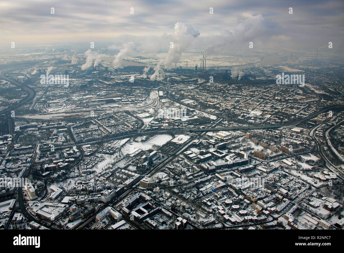 Luftaufnahme, Schnee, ThyssenKrupp Steel AG, Obermarxloh, Duisburg, Ruhrgebiet, Nordrhein-Westfalen, Deutschland, Europa, E 006° 46' 55.32" N 051° 29' 46.51" Stockfoto