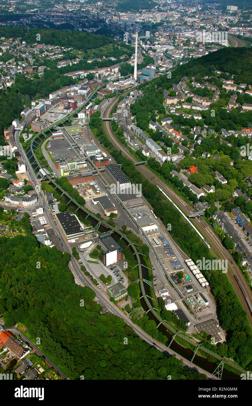 Bayer Werk Friedrich-Ebert-Straße 475-217, Wuppertal, dagegen Kirchhofs Trasse, Wuppertal, Bayer Schering Pharma AG Wuppertal, Nordrhein-Westfalen, Deutschland, Europa, Stockfoto