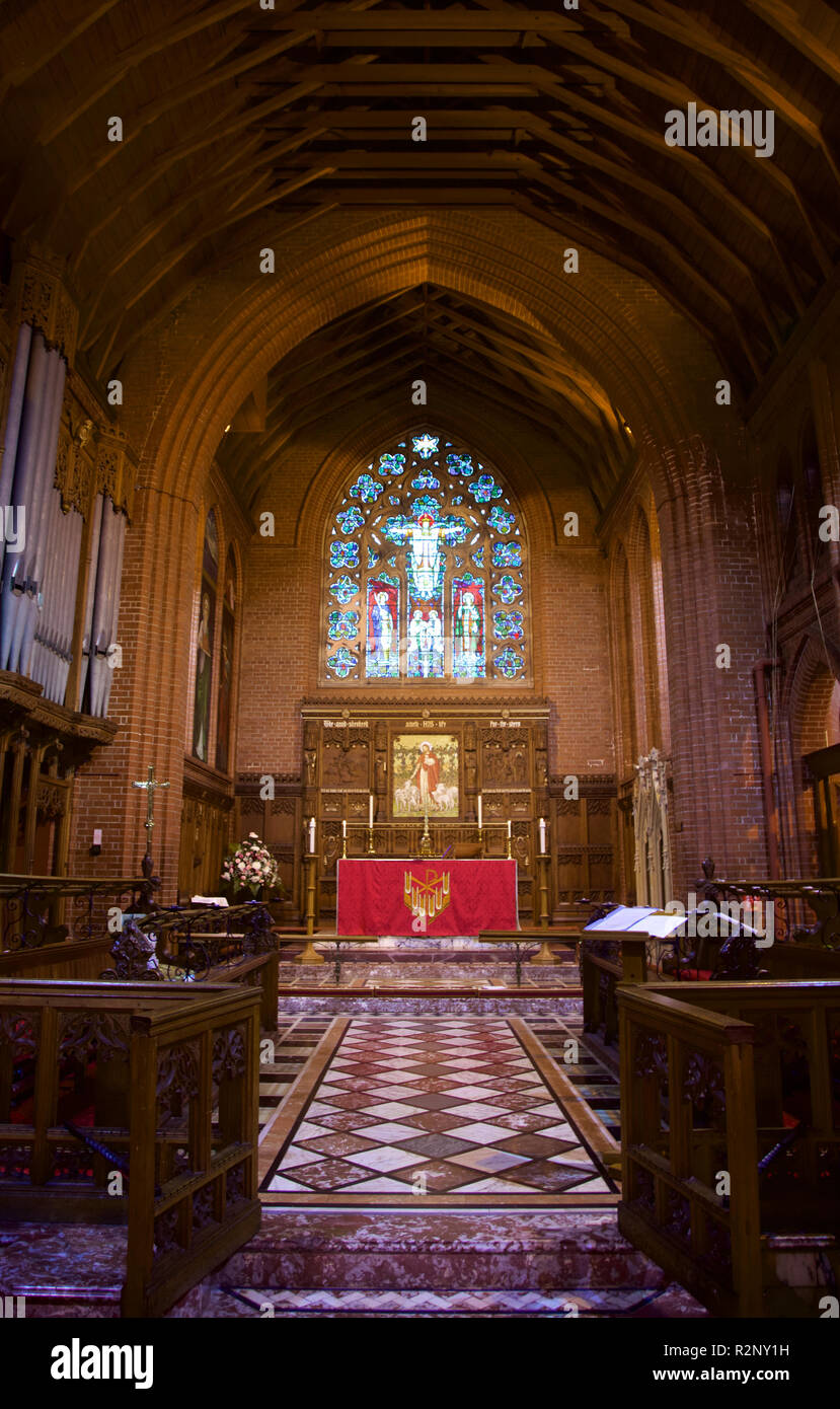 Der Altar in St. Hildeburgh's Parish Church, Hoylake, England Stockfoto