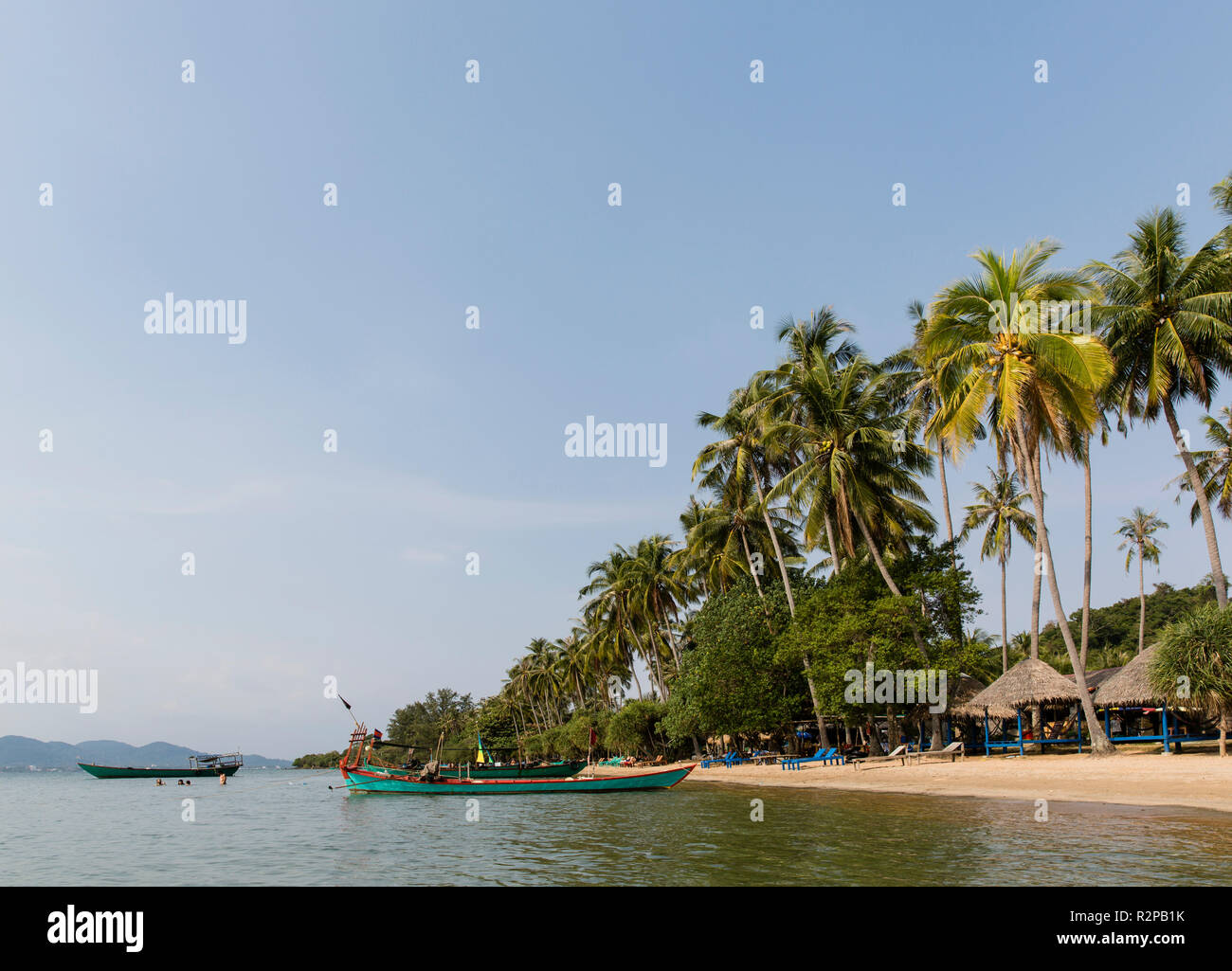 Tropischen Strand mit Palmen gesäumt, Indischer Ozean Stockfoto