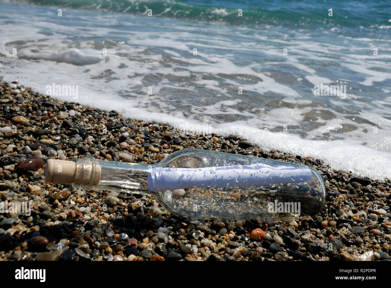 Flasche am Strand Stockfoto