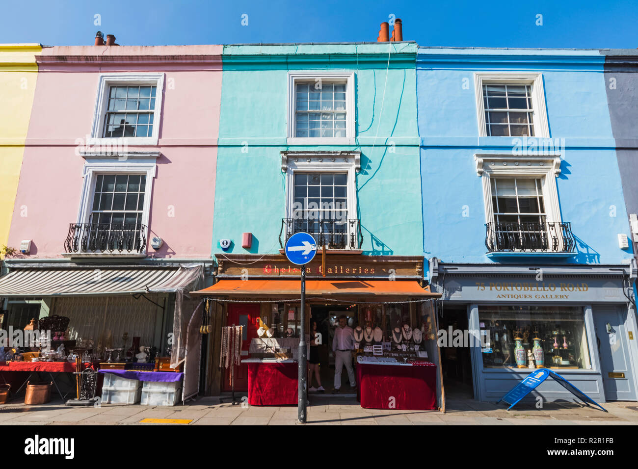 England, London, Notting Hill, der Portobello Road, antike Geschäfte Stockfoto