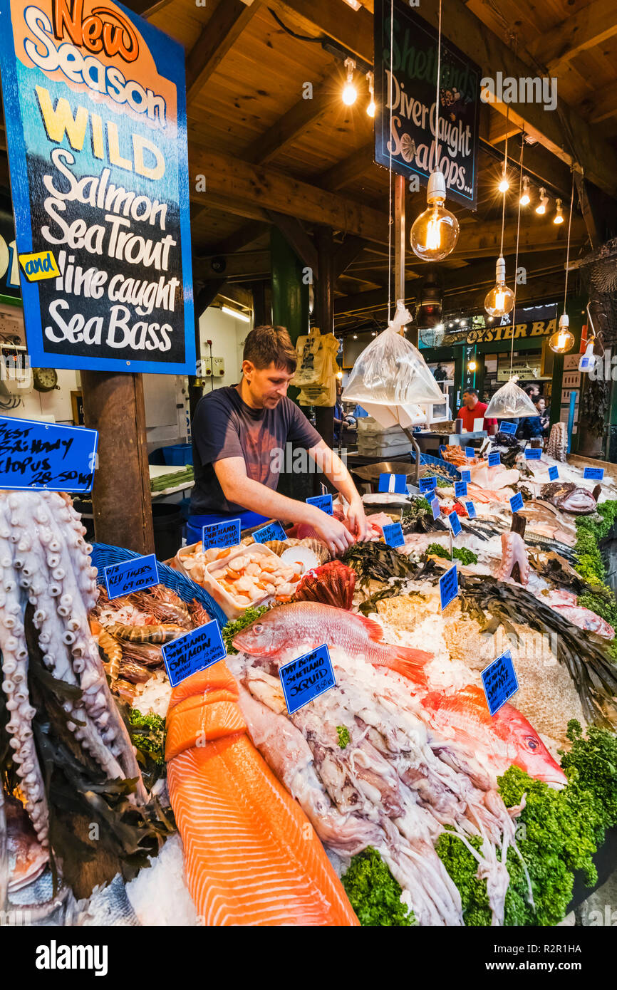 England, London, Southwark, London Bridge City, Borough Markt, frische Meeresfrüchte Shop Anzeige Stockfoto
