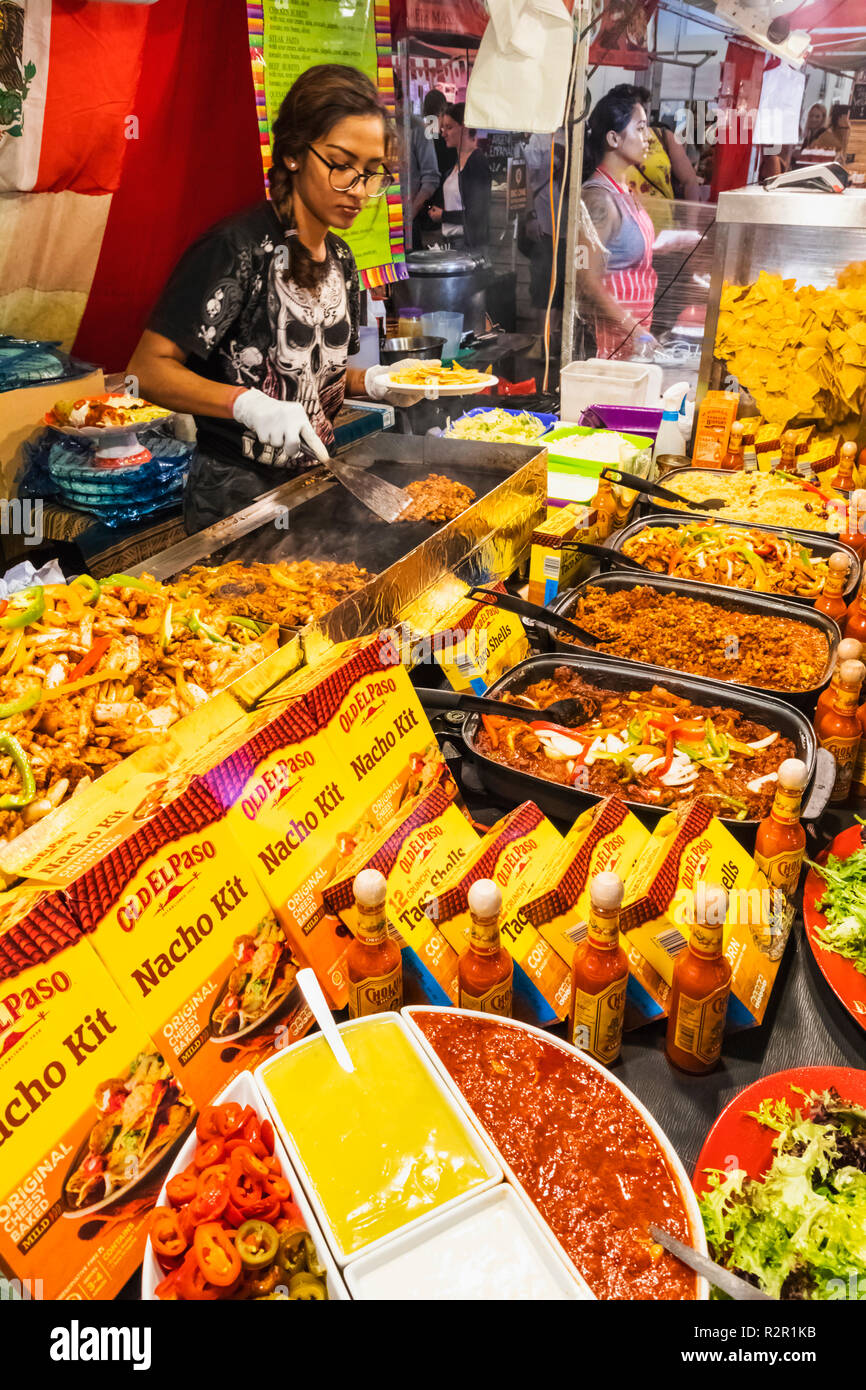 England, London, Shoreditch, Brick Lane, Street Food stall Verkaufen mexikanisches Essen Stockfoto