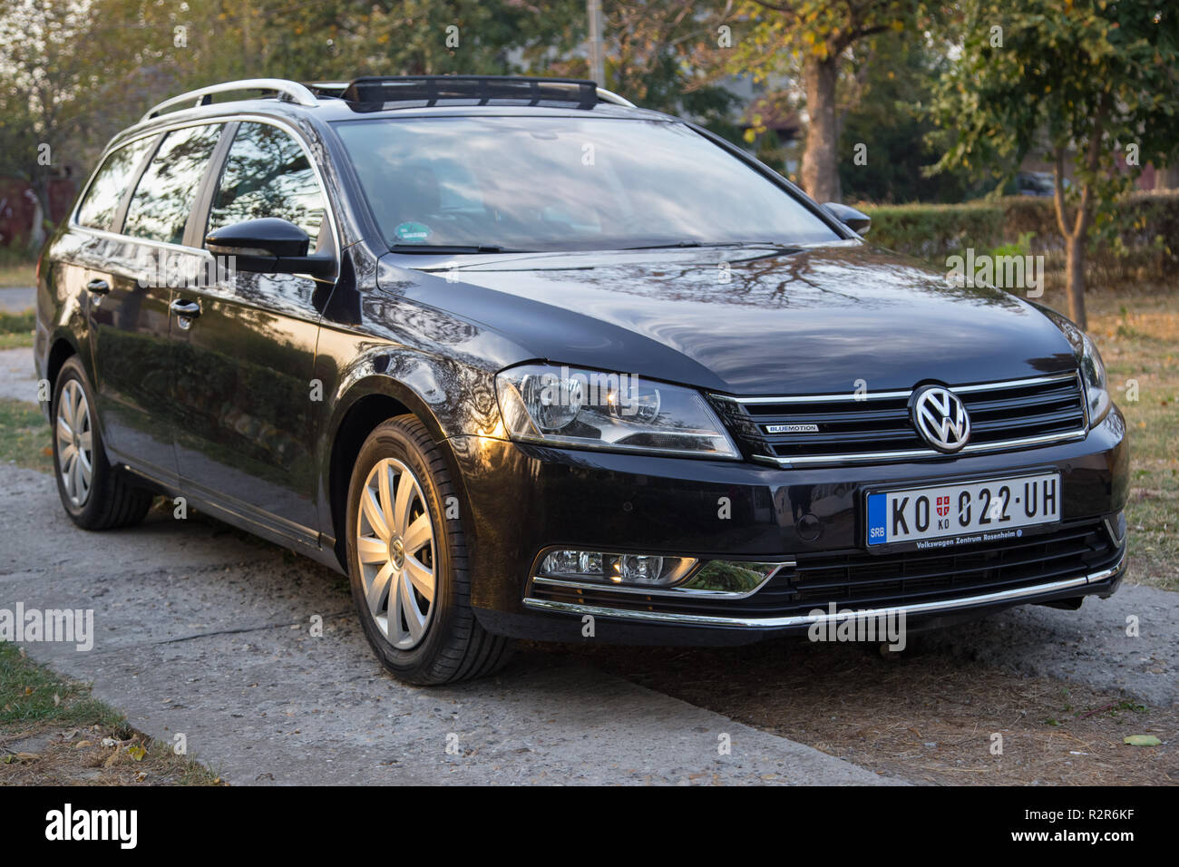 Belgrad, Serbien, 14. Oktober. 2018: Passat B7 Blue Motion vorne rechts  Stockfotografie - Alamy