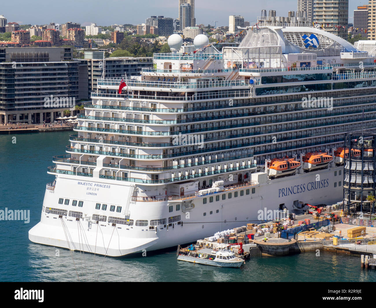 Royal Class Majestic Princess Kreuzfahrtschiff im Hafen am Circular Quay Sydney Harbour Sydney, NSW, Australien. Stockfoto