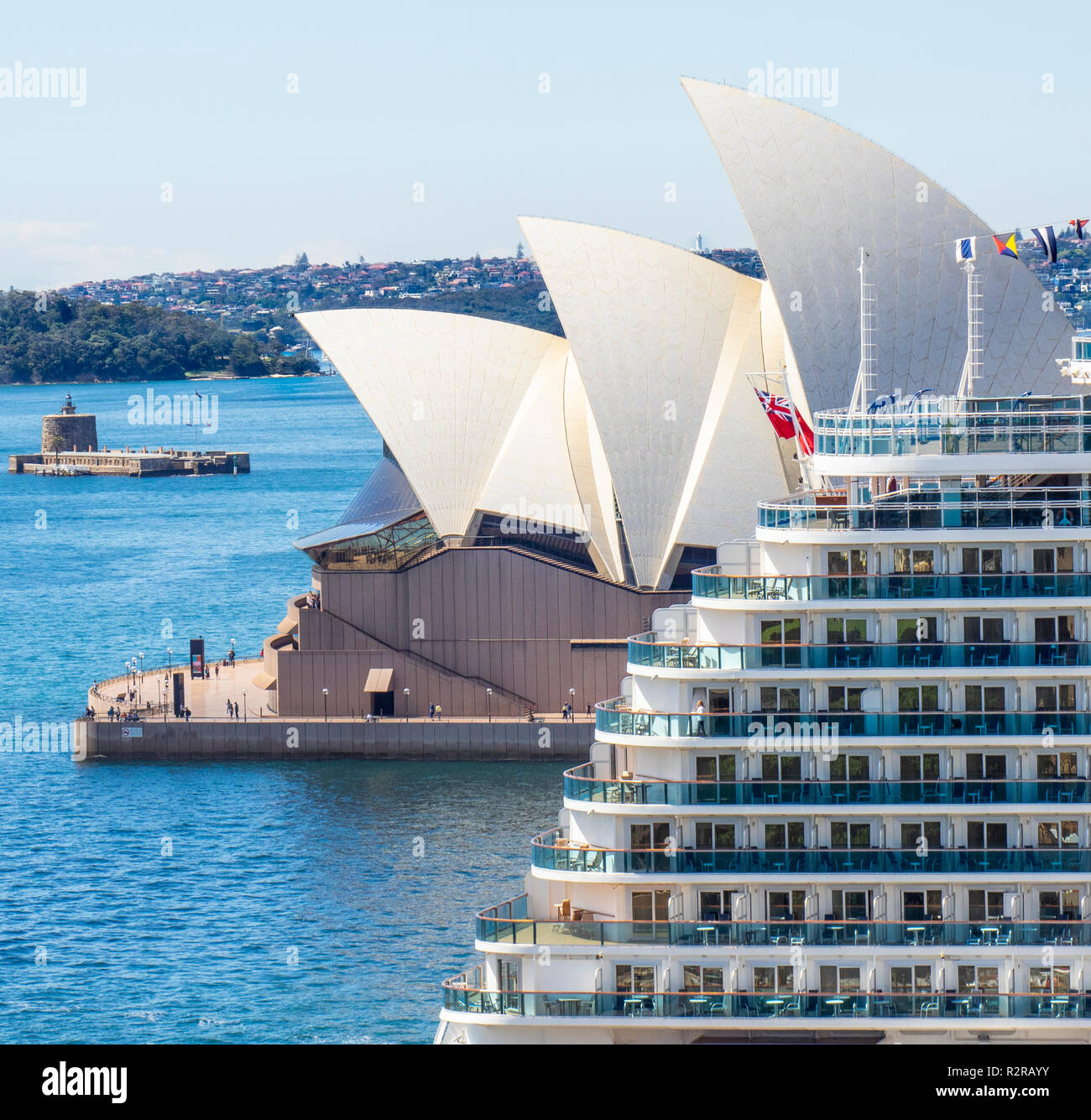 Royal Class Kreuzfahrtschiff Majestic Prinzessin, Sydney Opera House, Fort Denison auf Pinchgut Insel und der Sydney Harbour NSW Australien. Stockfoto