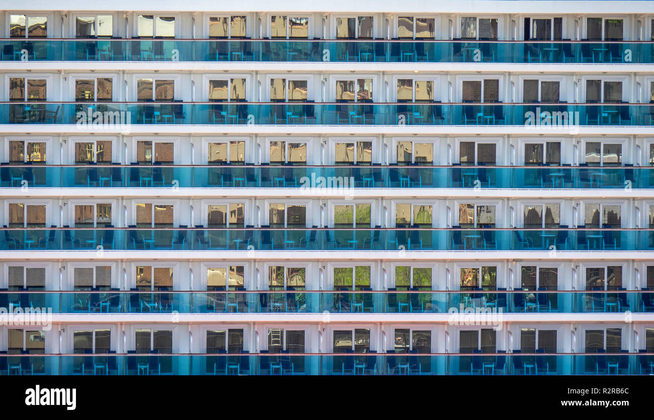 Die Balkons der Royal Class Majestic Princess Kreuzfahrt Schiff. Stockfoto