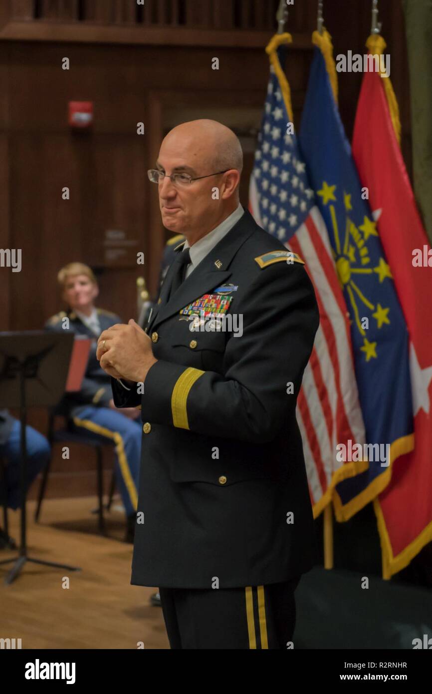 Indiana National Guard Oberst Robert D. Burke spricht vor seiner Förderung auf Stout Feld in Indianapolis, Freitag, November 2, 2018 allgemein zum brigadier. Stockfoto