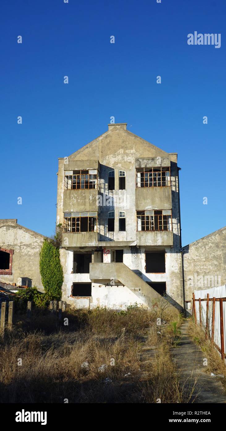 Verfaulte Häuser von Sao Jacinto Dorf in Portugal Stockfoto