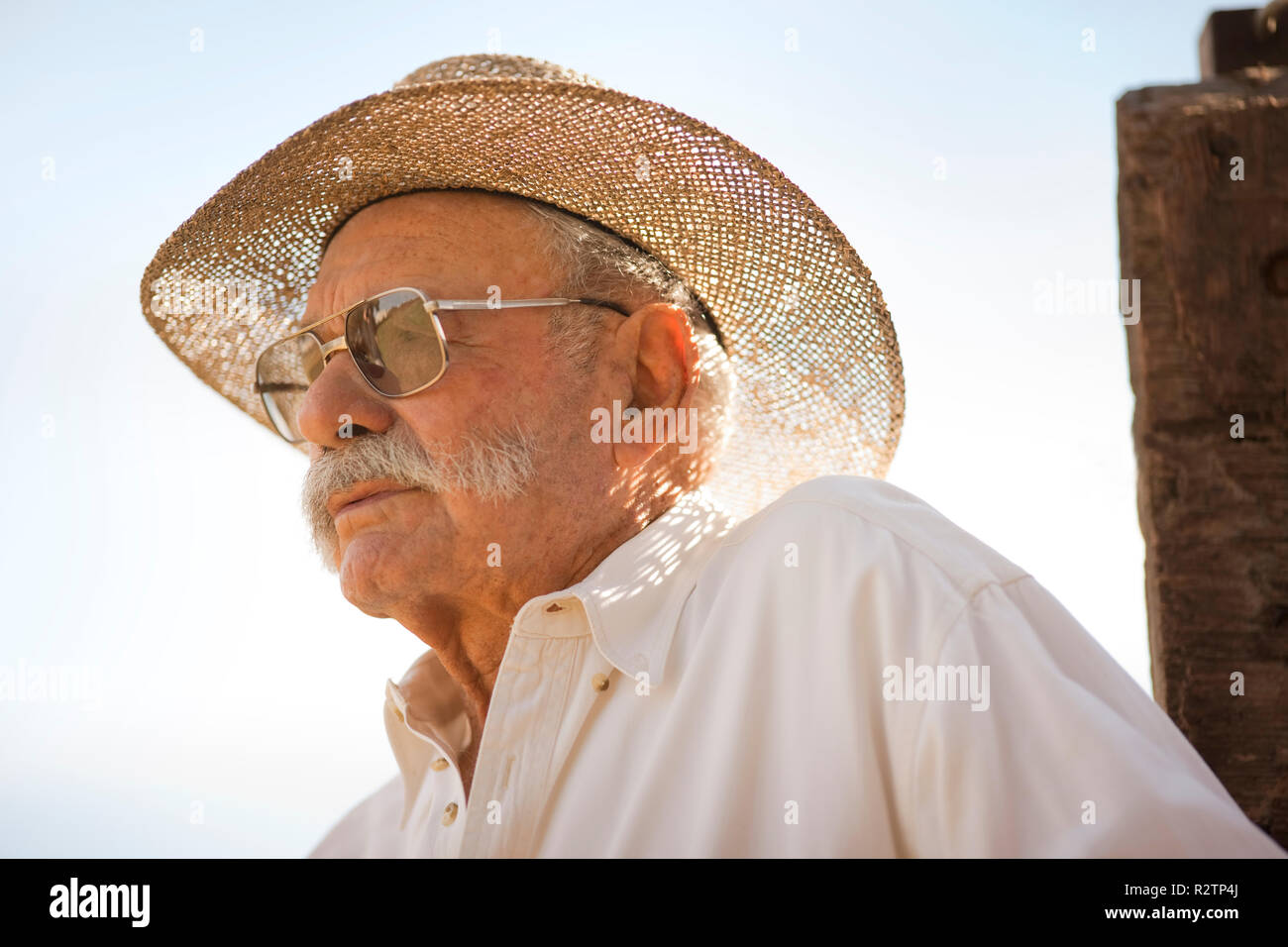 Porträt der Mann mit Strohhut. Stockfoto