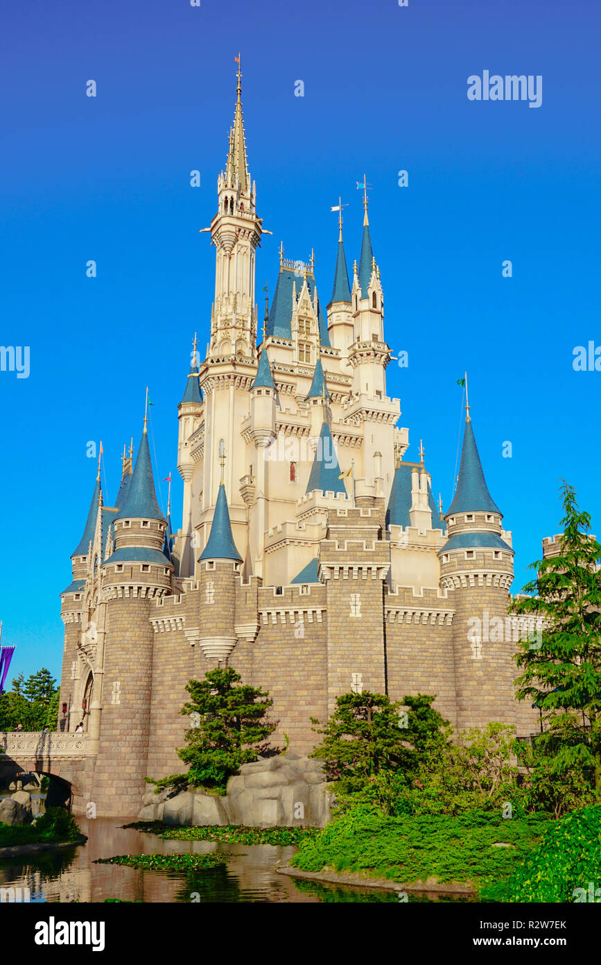 Schöne Cinderella Castle, das Symbol von Tokyo Disneyland in Tokio Disney Resort in Urayasu, Präfektur Chiba, Tokio, Japan Stockfoto