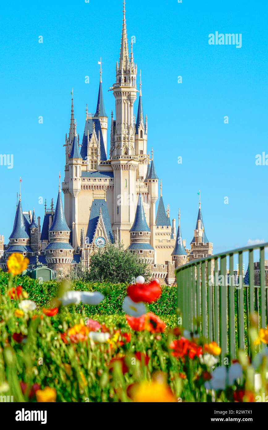 Schöne Cinderella Castle, das Symbol von Tokyo Disneyland in Tokio Disney Resort in Urayasu, Präfektur Chiba, Tokio, Japan Stockfoto