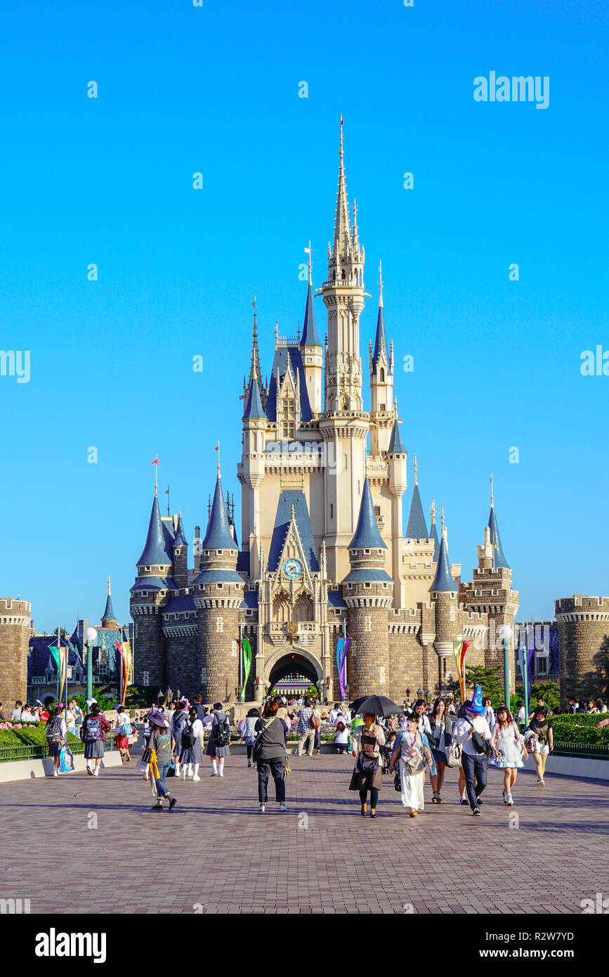 Schöne Cinderella Castle, das Symbol von Tokyo Disneyland in Tokio Disney Resort in Urayasu, Präfektur Chiba, Tokio, Japan Stockfoto