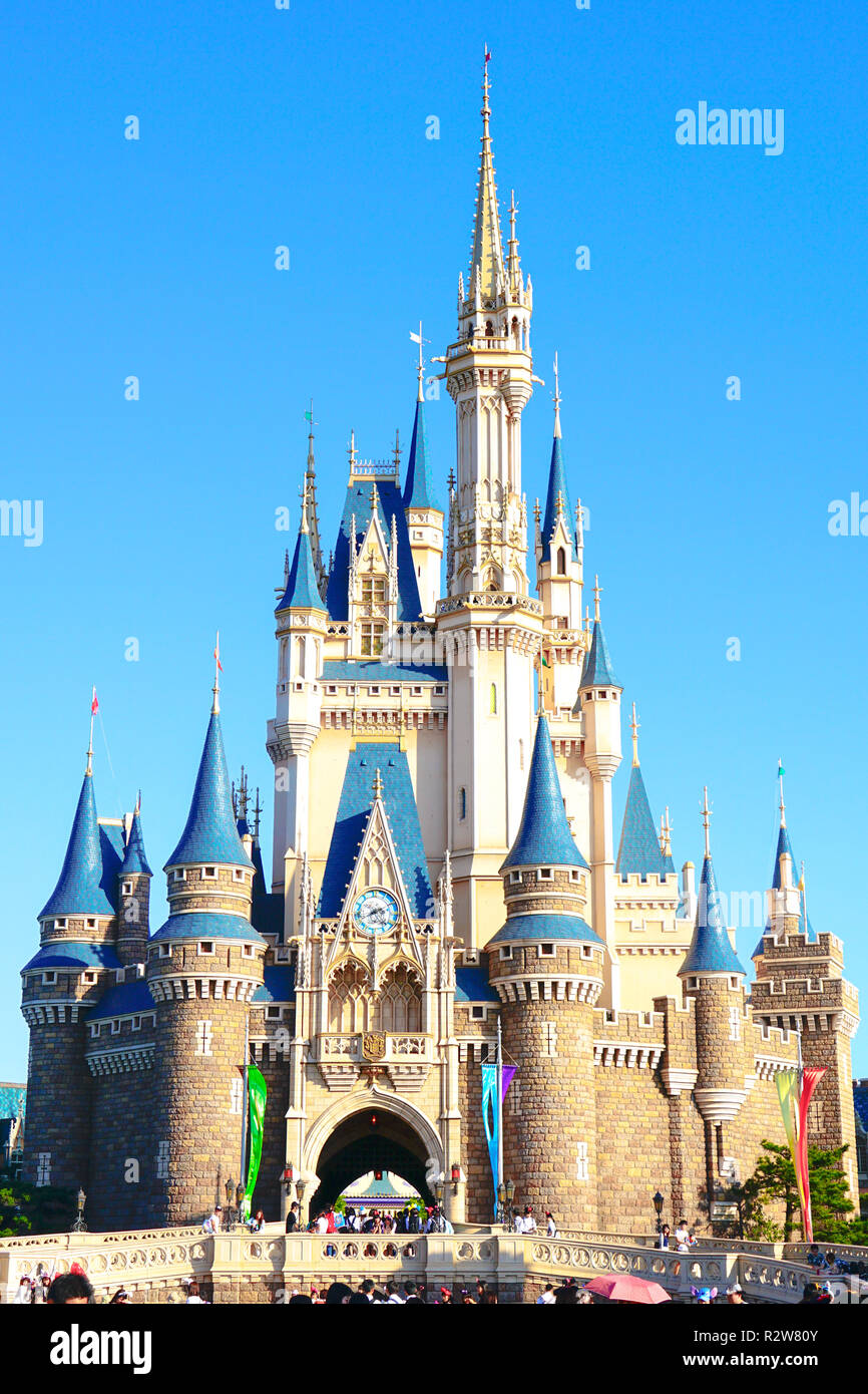 Schöne Cinderella Castle, das Symbol von Tokyo Disneyland in Tokio Disney Resort in Urayasu, Präfektur Chiba, Tokio, Japan Stockfoto