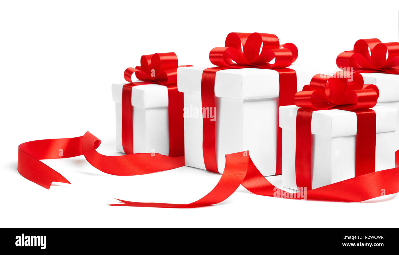 Weihnachten Geschenkboxen mit roten Bändern auf weißem Hintergrund Stockfoto