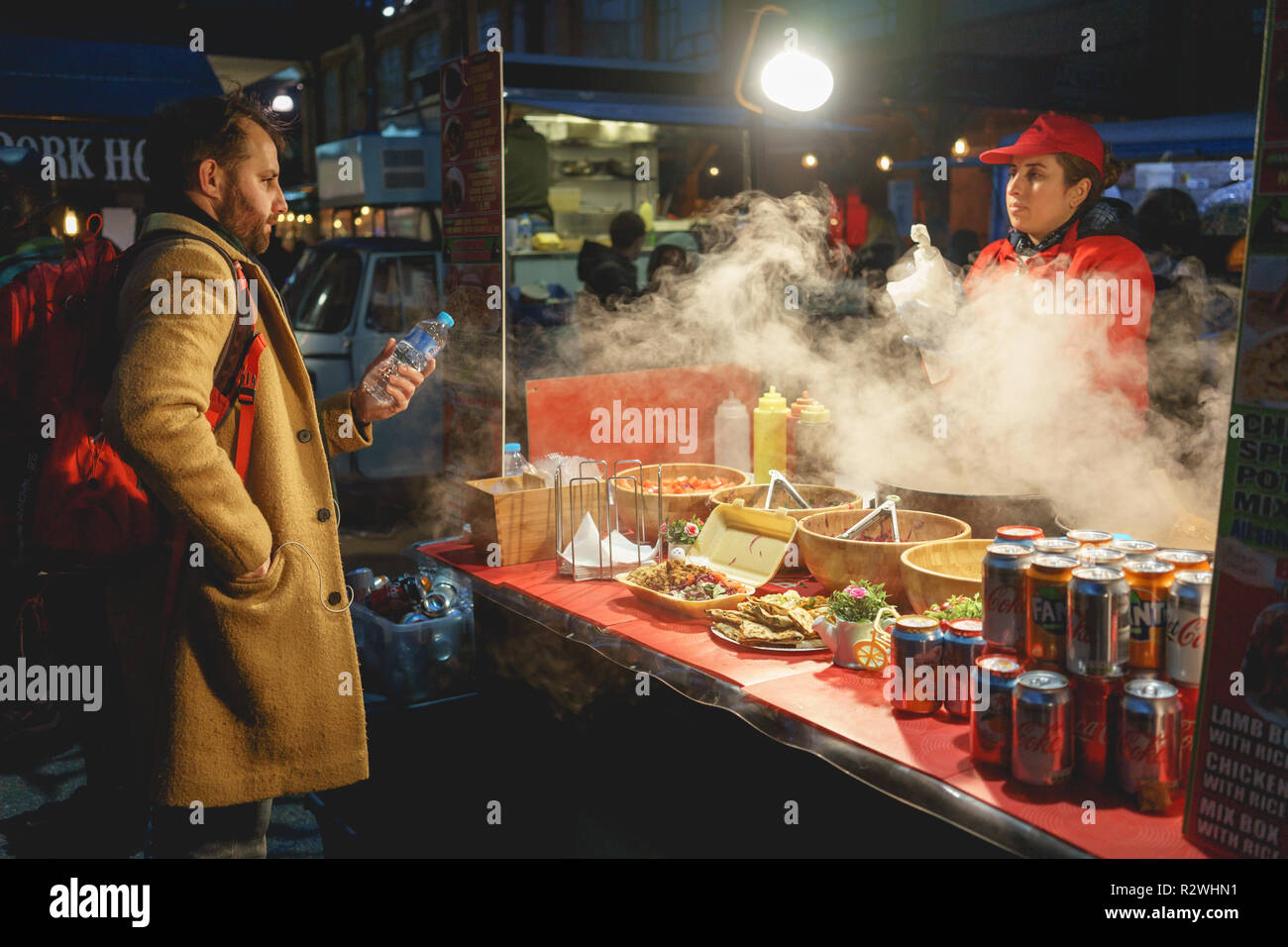 London, UK - Januar 2018. Ein türkisches Essen in Spitalfield Market Stall. Stockfoto