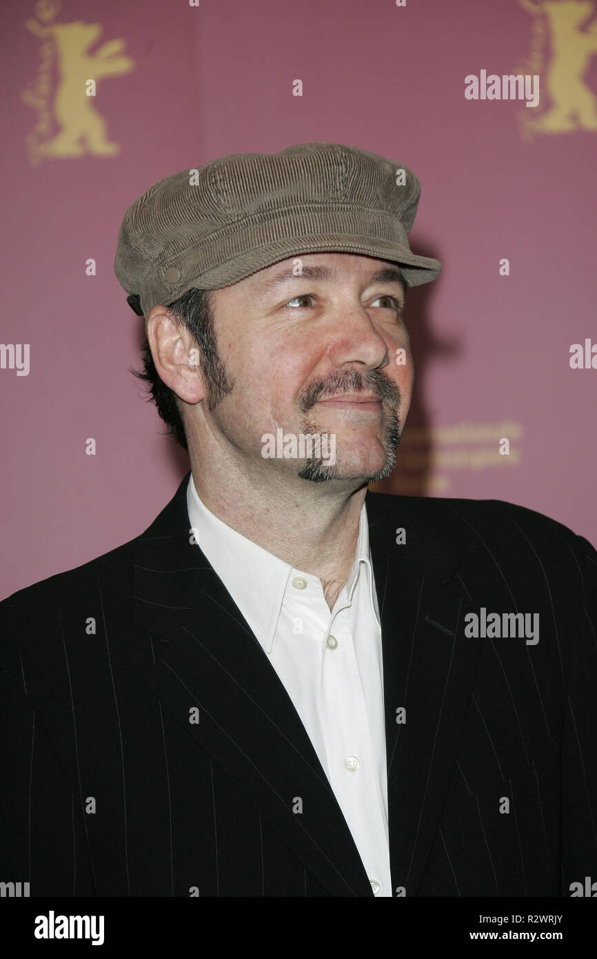 KEVIN SPACEY BEYOND THE SEA PHOTOCALL BERLIN FILM FESTIVAL 2005 BERLIN DEUTSCHLAND 13. Februar 2005 Stockfoto