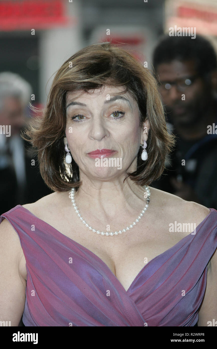 DIANA QUICK Per Anhalter durch die Galaxis PREMIERE EMPIRE KINO Leicester Square London, 20. April 2005 Stockfoto