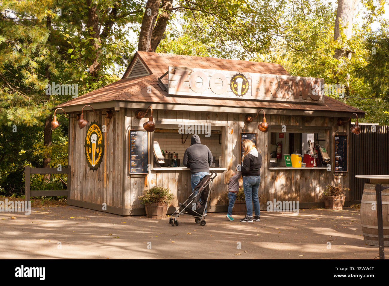 Café im Bronx Zoo, New York, Vereinigte Staaten von Amerika. Stockfoto