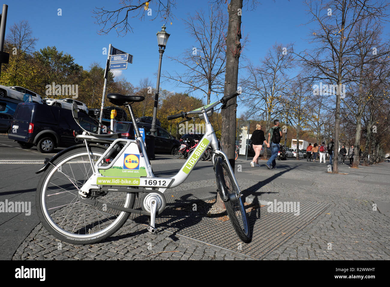 Berlin, Deutschland - Lidl Fahrrad ein Fahrrad Kostenteilung in Berlin City - 2018 Stockfoto
