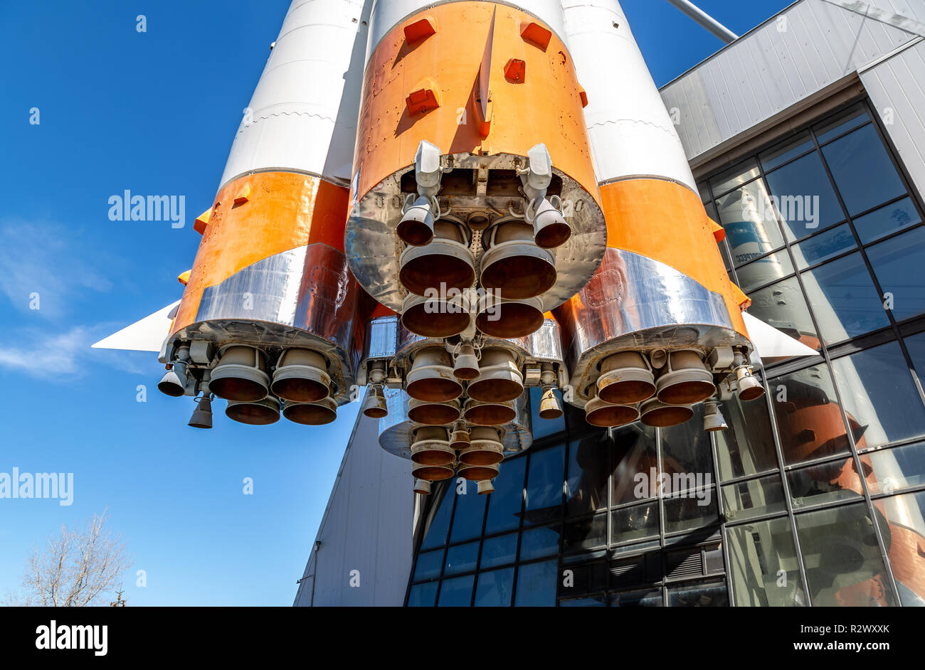 Samara, Russland - 12 April 2018: Rocket Motoren des Typs Sojus Rakete. Sojus Trägerrakete ist der am häufigsten verwendete Trägerrakete der Welt Stockfoto