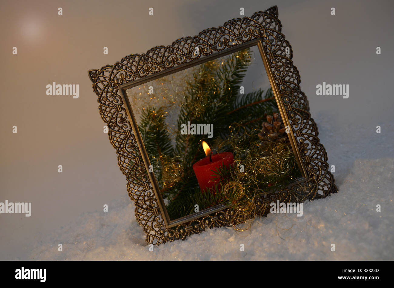 Advent Arrangement im nostalgischen Bilderrahmen Stockfoto